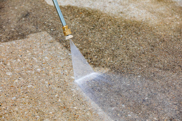 Best Driveway Pressure Washing  in Hooks, TX